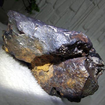 4 kg de chert noir massif / roche volcanique silifiée /