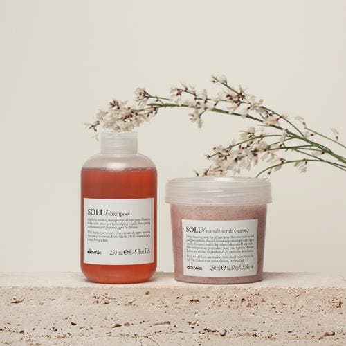 Davines SOLU Sea Salt Scrub Cleanser (Shampoo), Handtassen en Accessoires, Uiterlijk | Haarverzorging, Gel, Wax, Haarlak of Mousse