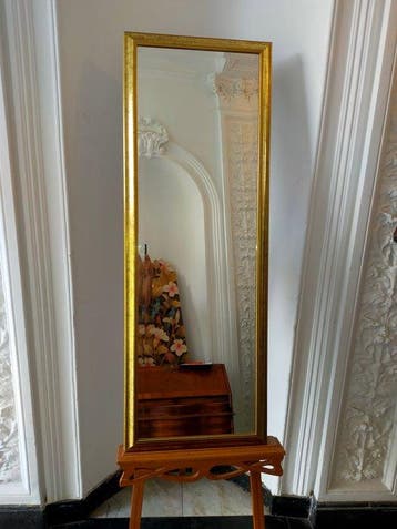 Eleganter Wandspiegel – Goldener Rahmen Klassischer Spiegel
