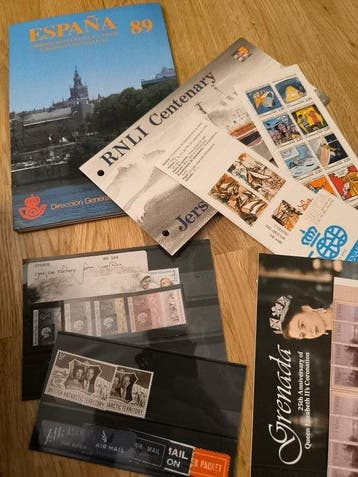 Wereld - WORLD MNH Verzameling in 2 kg Doos Veel duizenden, Gestempeld