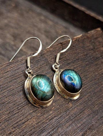 Oorbellen met haakje van 925 zilver met labradoriet van