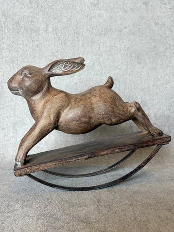 Beeld, Konijn op schommel (Zonder Minimumprijs) - 21 cm -