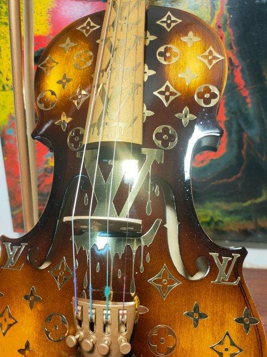 fp pop art - Louis Vuitton Violon (60cm) et Capsule luxury, Antiek en Kunst, Kunst | Designobjecten