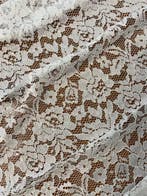 Prachtige kantenstof met schulpvormige randen - Textiel -