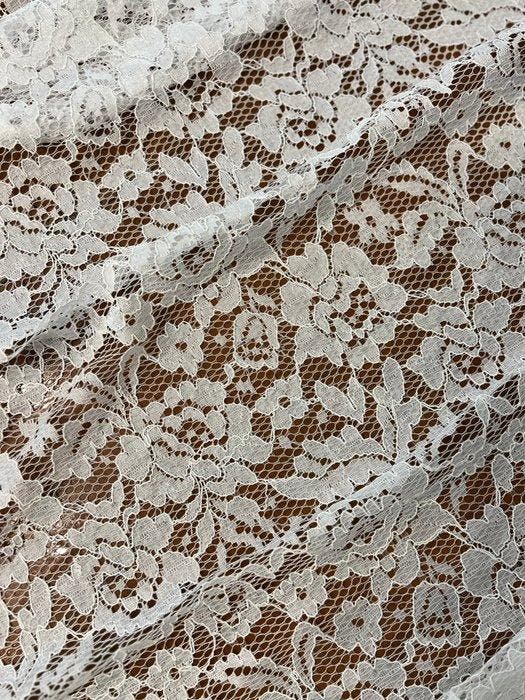 Prachtige kantenstof met schulpvormige randen - Textiel -, Antiek en Kunst, Antiek | Tapijten, Tafelkleden en Textiel