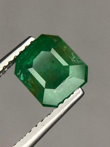 Sans prix de réserve - 1 pcs Vert Émeraude - 2.44 ct -, Handtassen en Accessoires, Edelstenen, Nieuw