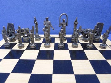 Jeu déchecs theme BASQUE en cuivre et étain king 62 mm