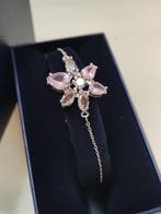 Swarovski - Beeldje - Swarovski pink crystal flower bracelet, Antiek en Kunst