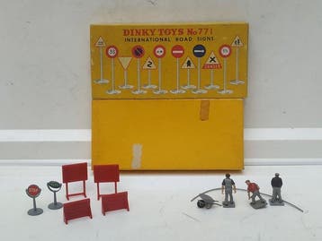 Dinky Toys 1:76 - Modelauto (20) - Original Issue First NEW, Nieuw