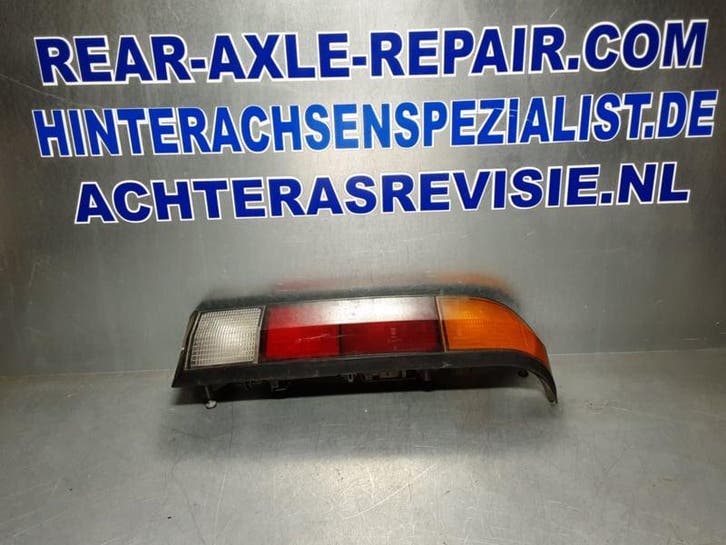 Achterlicht rechts Opel Manta B met zwarte rand, merk Hella., Autos : Pièces & Accessoires, Carrosserie & Tôlerie, Envoi