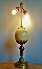 Lampe - Lampe autruche en bronze avec ornements classiques.