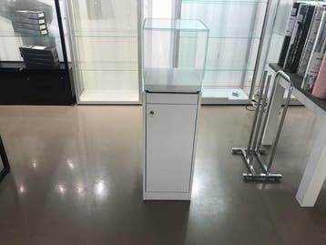 *TIP*  Showroom model vitrinekast nummer 2, Ophalen of Verzenden