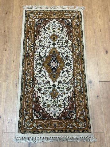 Exquis tapis d’Orient noué à la main, dans le style de