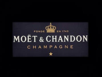 Lichtbord - Moët & Chandon - verlicht reclamebord - Plastic