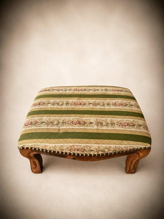 Voetensteun - Hout, Textiel, Messing, Antiek en Kunst, Curiosa en Brocante