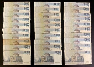 Italië. - 30 x 10 000 Lire Various dates (Zonder