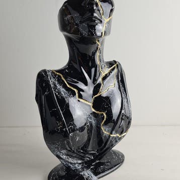 Santicri - Figuur - Moe gezicht (zwart-wit marmer) - 32 cm -