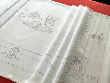 Linge de lit Richelieu, fin du XIXe siècle, avec les
