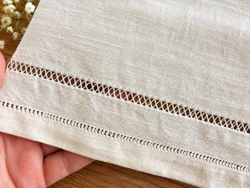 Asciugamani in puro lino con monogramma e ricamo a mano lino