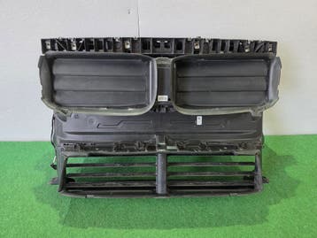 Volet de calandre BMW X1 F48 LCI 2019 - 2022 Basis, Autos : Pièces & Accessoires, Carrosserie & Tôlerie, Ophalen, Utilisé, Avant