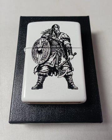 Zippo - VIKINGS - Aansteker - Messing, Nieuw
