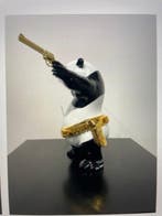 Van Apple Art (XX-XXI) - Street Panda Guns up!!