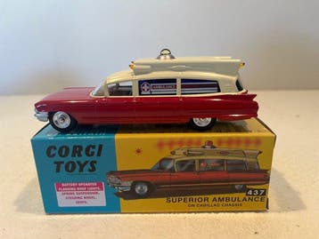 Corgi 1:43 - Modelauto (2) - Superior Ambulance su telaio