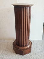 Nachtkastje - Walnoot - Nachtkastje in kolomvorm.