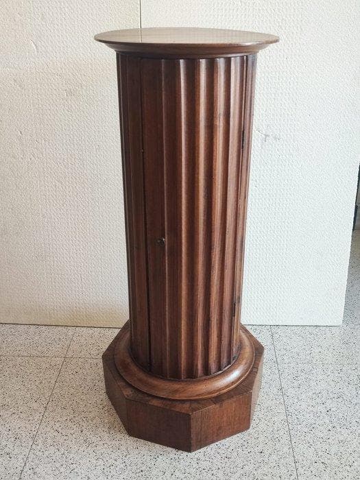 Nachtkastje - Walnoot - Nachtkastje in kolomvorm., Antiquités & Art, Antiquités | Meubles | Chaises & Canapés