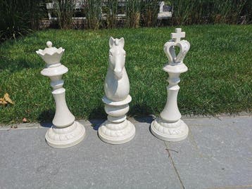 Beeldje - A set of Chess pieces (3) - Gietijzer, Antiek en Kunst