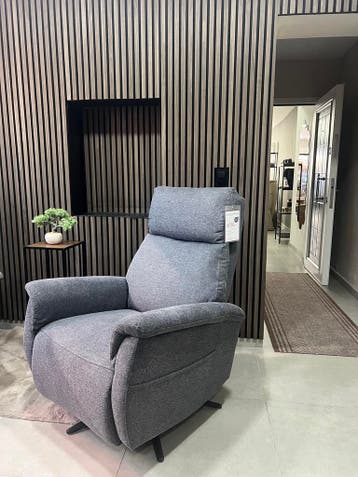 Nieuwe elektrische relaxstoel op draaivoet nu voor €595!!!, Huis en Inrichting, Ophalen of Verzenden, Nieuw, Relaxstoel relaxfauteuil relaxzetel relax zetel relax fauteuil