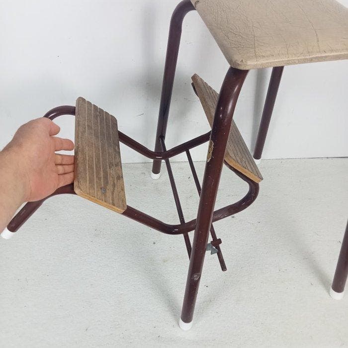 FRZ - Escalier de cuisine - Acier laqué avec assise, Antiquités & Art, Art | Objets design