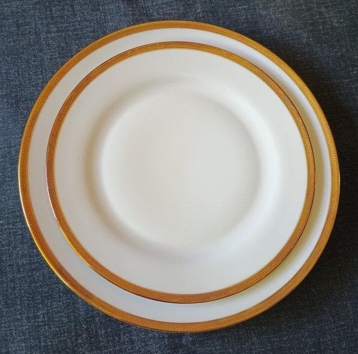Tirschenreuth (Bavaria) - Eetservies voor 12 (46) - Bordo, Antiek en Kunst, Antiek | Meubels | Tafels