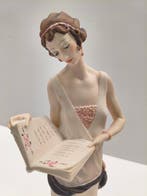 Giuseppe Armani, Capodimonte - sculptuur, „Lady with Book“ –