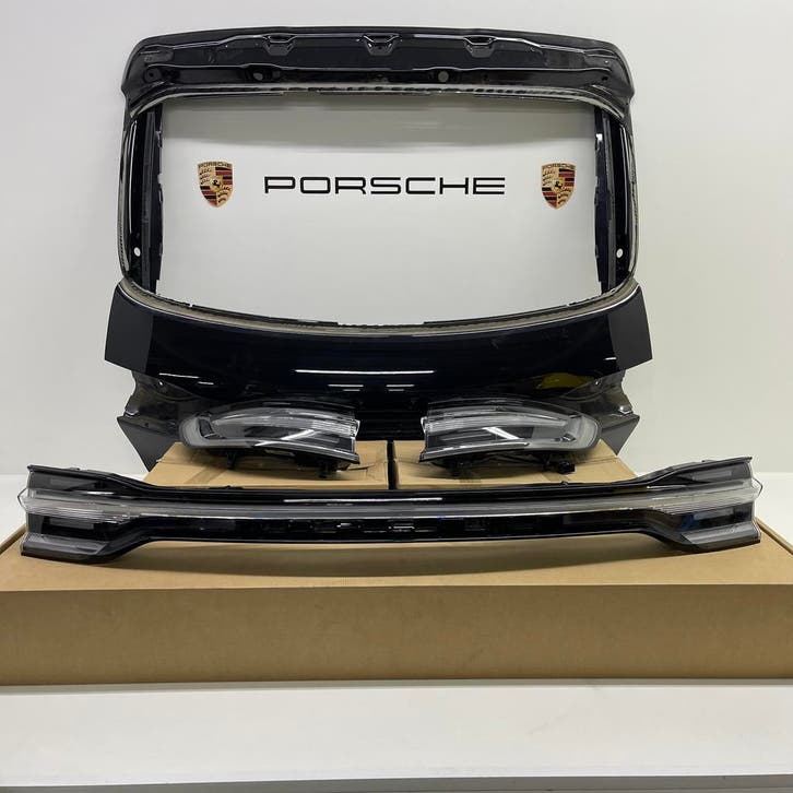 Porsche Macan II+III ORIGINELE achterklep met verlichting, Autos : Pièces & Accessoires, Carrosserie & Tôlerie, Enlèvement