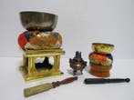 Deze set boeddhistische bellen omvat een messing bel,