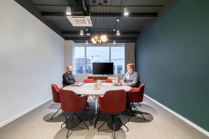 Espace de bureau pour 4 pers. à Guillemins, Articles professionnels, Immobilier d'entreprise
