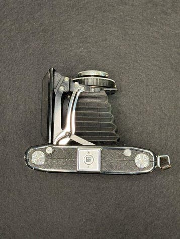 Zeiss Ikon Nettar 515/2 – 6×9 cm on 120 Film –
