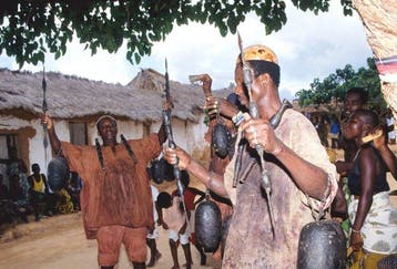 Voodoo-fetisj van de Tron-cultus - troon - voodoo - Togo