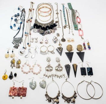 Themacollectie - 55x Sieraden. Kettingen, armbanden,, Antiek en Kunst