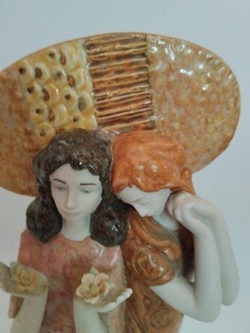 Lladró - sculptuur, Ragazze - 33 cm - Aardewerk