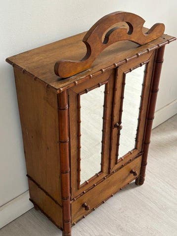 Grande armoire de poupée - Poppenhuis Grande armoire de