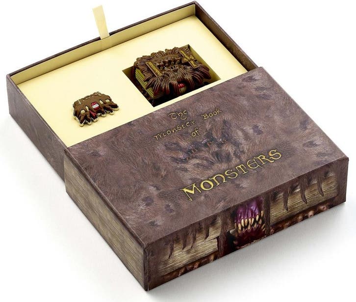Harry Potter Monster Book Sleutelhanger en Pin Gift Set, Verzamelen, Harry Potter, Nieuw, Ophalen of Verzenden
