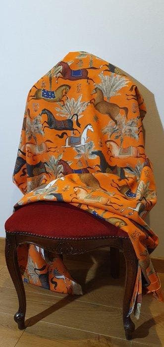 Tessuto Chevalier dOrient Cavalli in corsa - Oranje