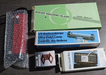 Accessoires - Uitzoekpartij met o.a. Loupe, UV-lamp., Postzegels en Munten, Gestempeld