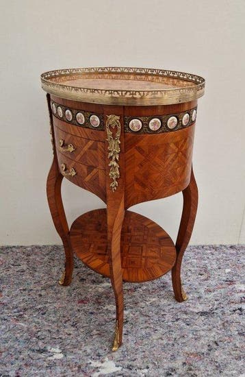 Chiffonnière tafel met porseleinen Plaquette - de parquet