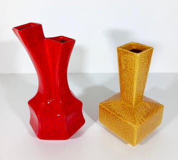 Vaas - Vintage - Keramiek - Een paar decoratieve vazen