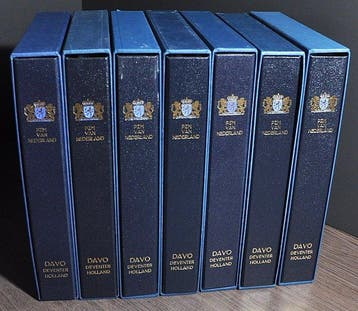 Nederland - Flinke doos vol met 7 lege DAVO albums met, Gestempeld