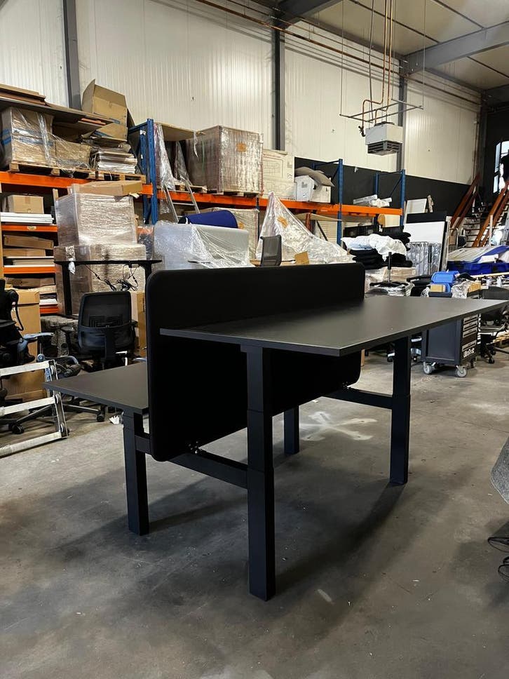 Elektrisch Verstelbaar Duo Bureau - Ahrend, Huis en Inrichting, Bureaus, Zo goed als nieuw, Elektrisch, In hoogte verstelbaar