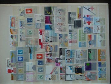 Pays-Bas - Partie de timbres-poste neufs et feuillets dans